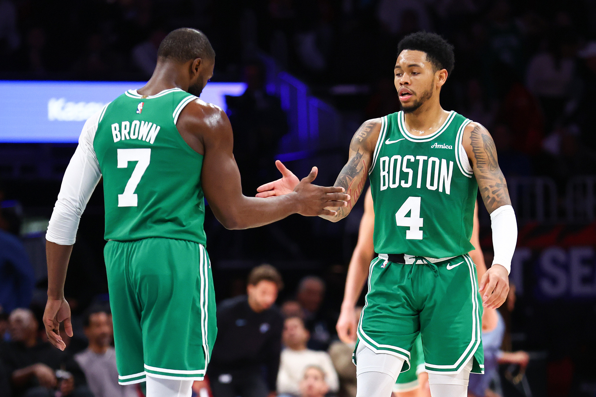 V体育官网-西蒙斯7记三分轰赛季新高39分 凯尔特人19分逆转热火