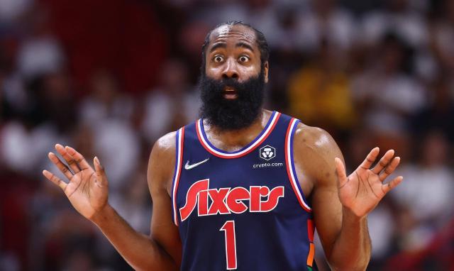 V体育-留76人憋屈去火箭不甘！生涯十字路口 哈登怎么走？