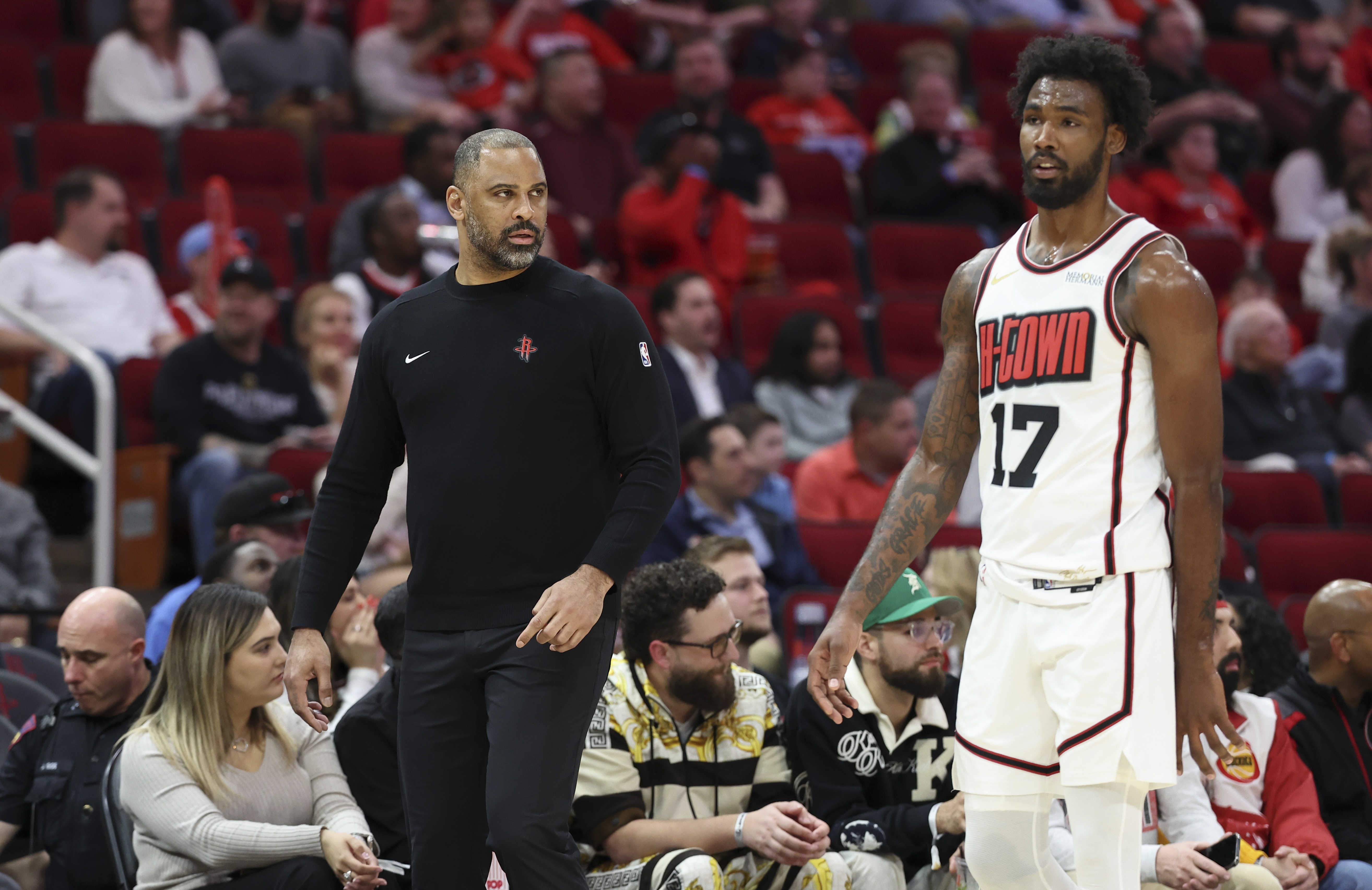 V体育官网-乌度卡谈4防守人怪阵：这确实改变了比赛 希望用换防打出强硬表现