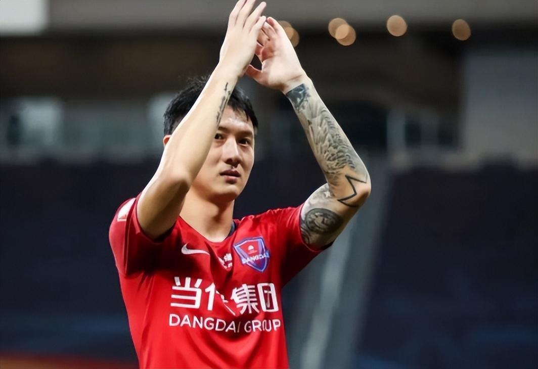 V体育-意外！冯劲离开上港为何要去大连英博，却没选择回重庆加盟铜梁龙